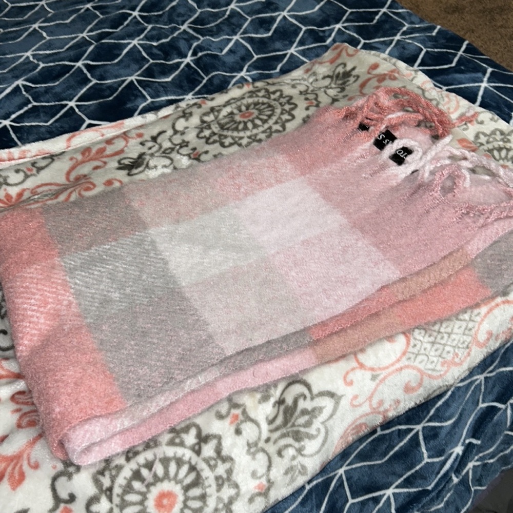 Victoria Secret Warm Long Scarf - Picture 9 of 10